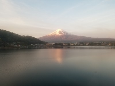 昨年のGWに河口湖へ旅行に行った時。湖畔のホテルから撮影しました。