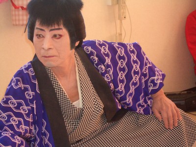 3月に他界した祖父の遺品整理をしていると、以前 入院患者様へ踊りを披露した時の写真が…!普段から人を喜ばせる事が大好きで、楽しく生きることの大切さを教えてくれた おじいちゃん、ありがとう(涙)。