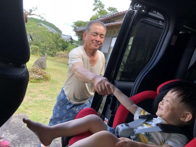 年に数回しか会えないおじいちゃん。また遊んでねと笑顔でまたね!