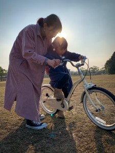 2月に生目台公園で、初めて支えなしで自転車に乗る事ができ、成長を感じた日でした。